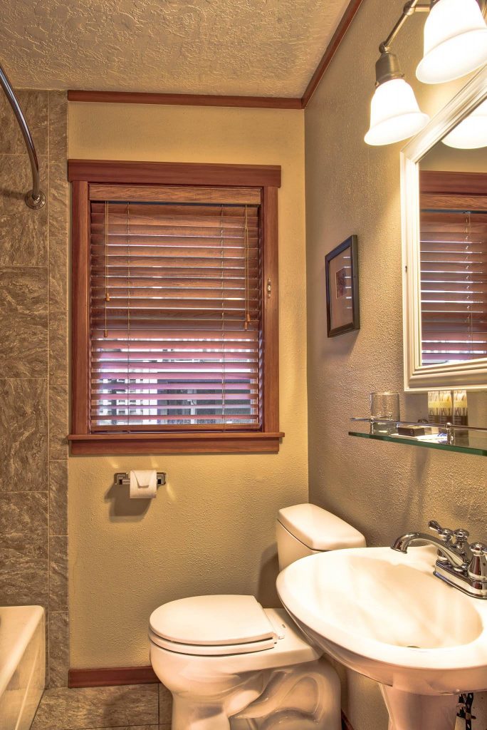 Ocean Inn at Manzanita room one bathroom