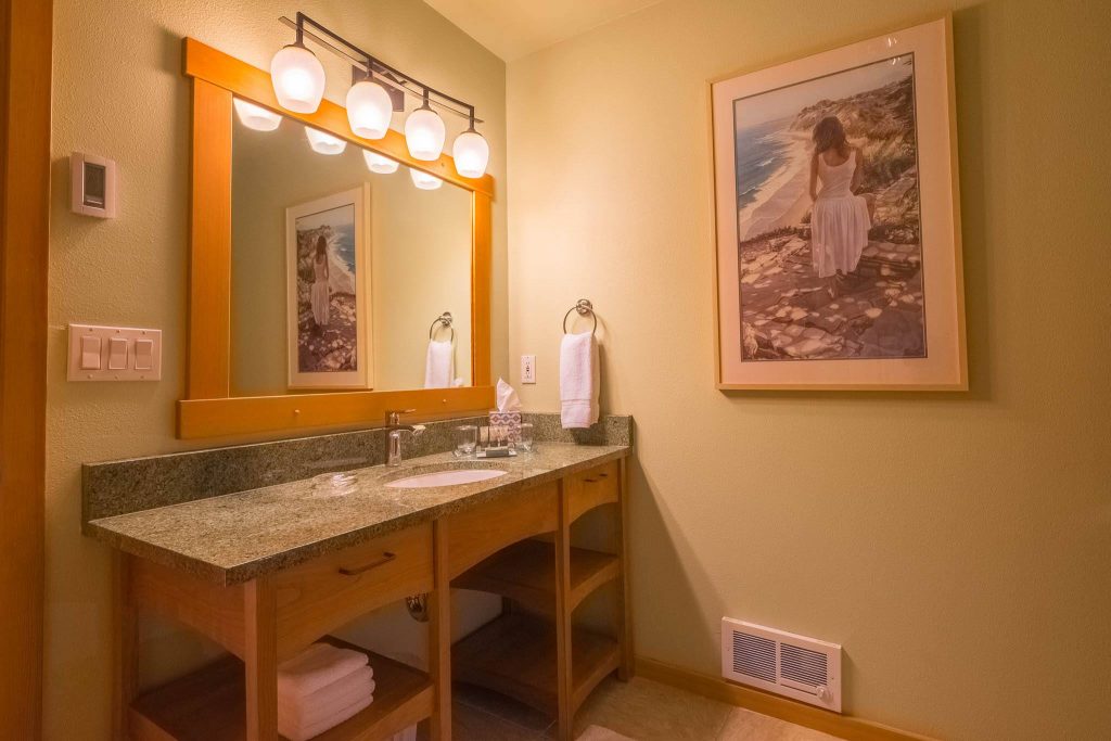 Ocean Inn mirror and lighting