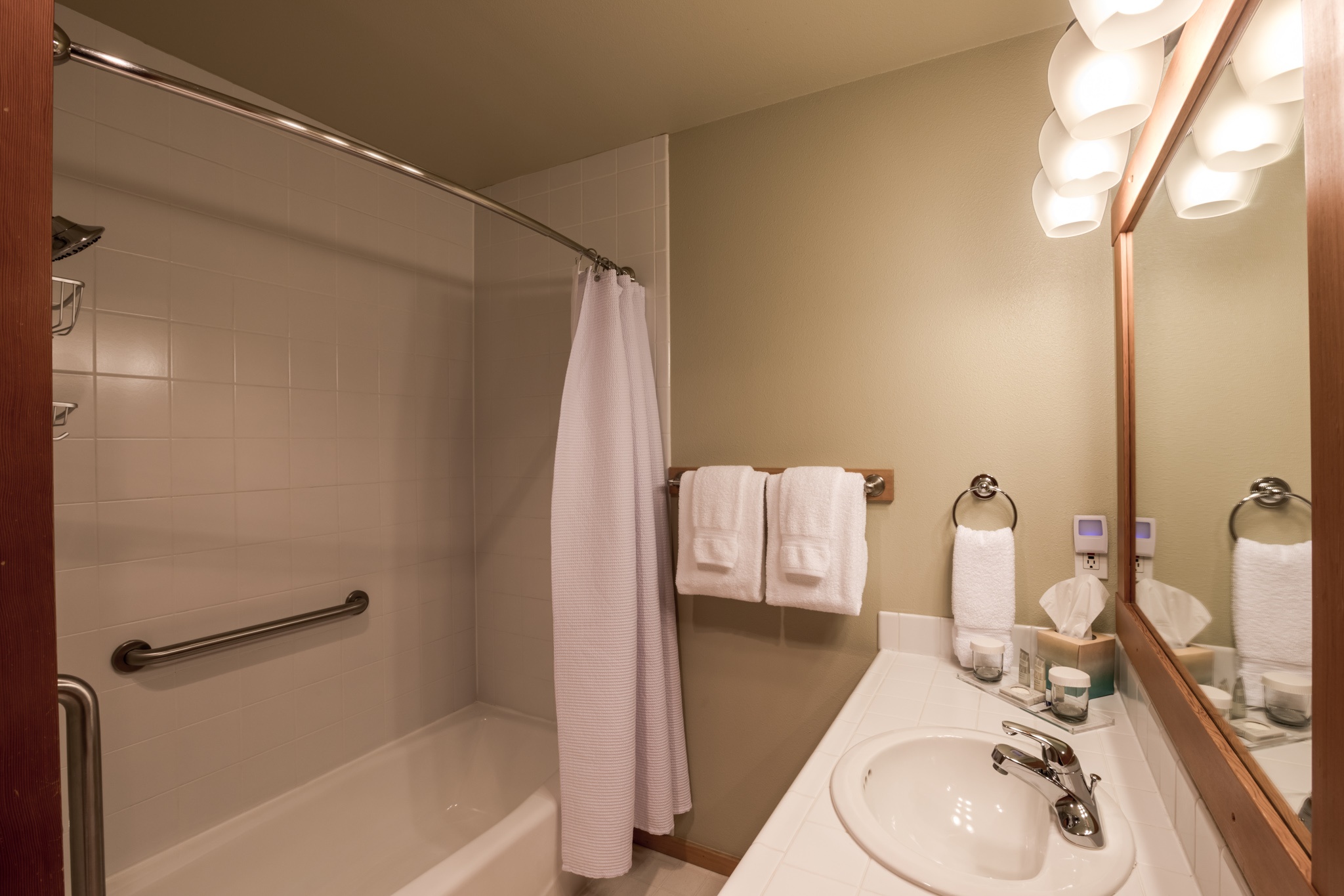 Ocean Inn suite five bathroom