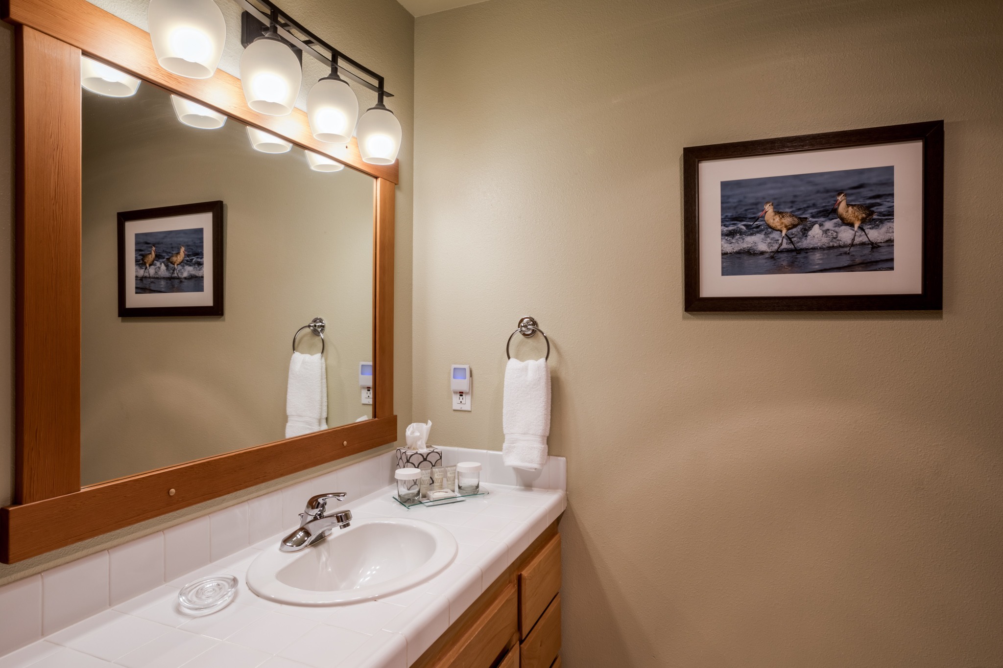 Ocean Inn at Manzanita suite six bathroom