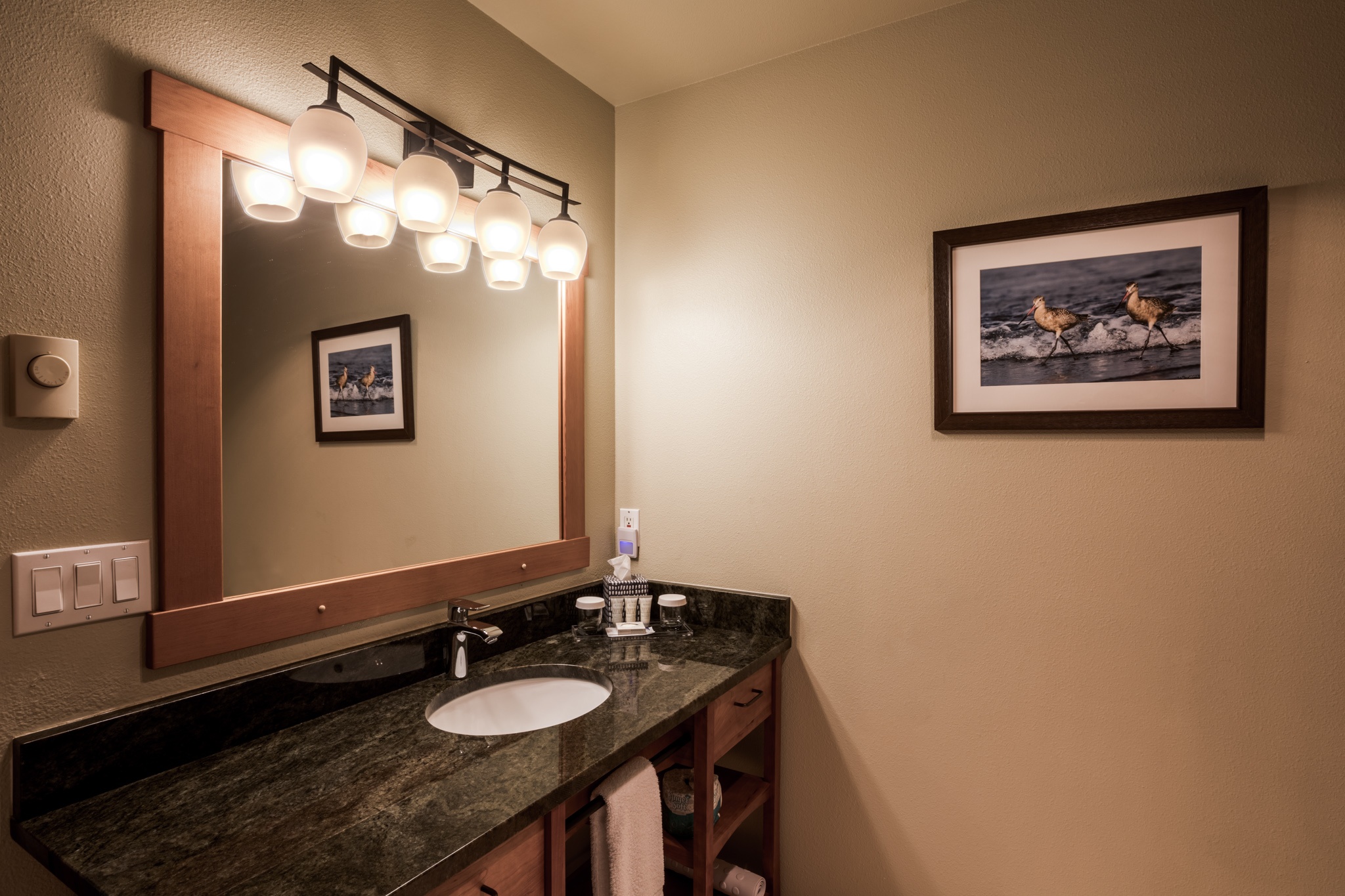 Ocean Inn at Manzanita bathroom suite 9