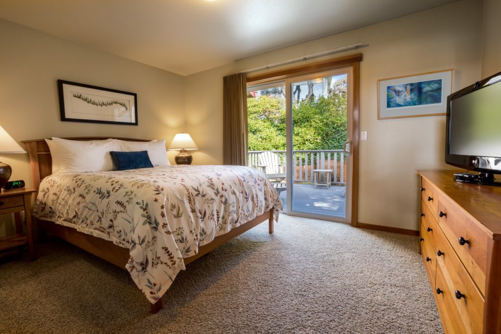 Ocean Inn at Manzanita bedroom suite 9